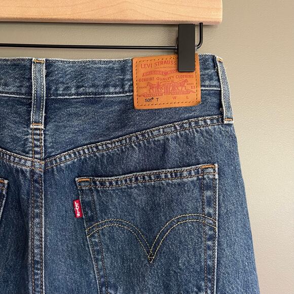 Levi's 501 Tapered Raw Hem Jeans Size 25 High Rise Mid‎ Blue Wash Rigid Denim - Picture 15 of 16